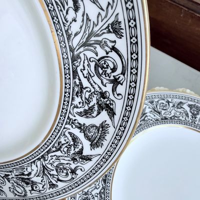Wedgwood China Setting For 14 Florentine Pattern