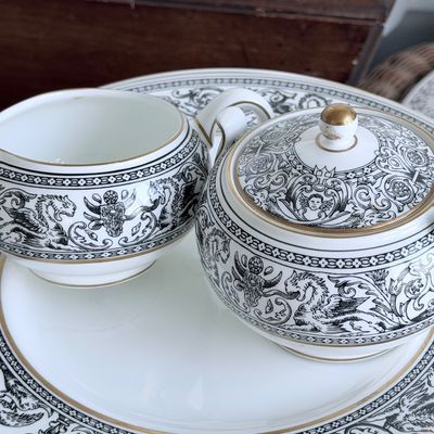 Wedgwood China Setting For 14 Florentine Pattern