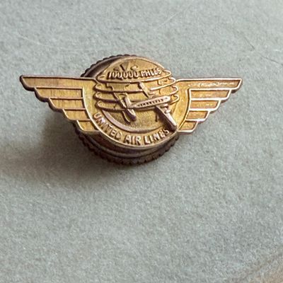 Vintage United Airlines 100,000 Miles Pin