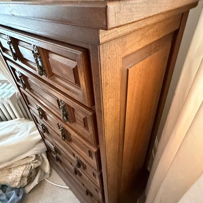 Solid United Bedroom Furniture Set