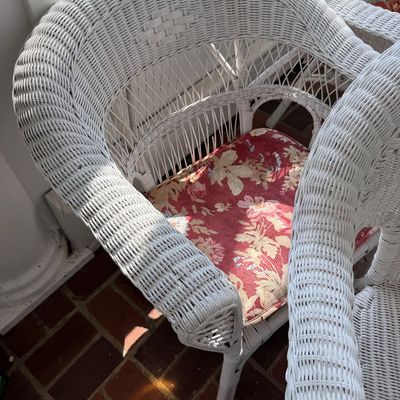 Large White Wicker Lot