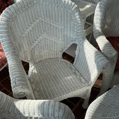 Large White Wicker Lot