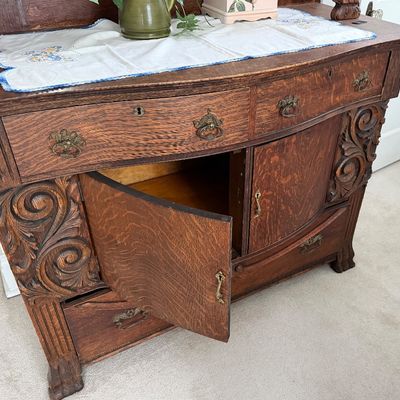 Antique-Sawn Oak Sideboard Buffet and Upper Hutch