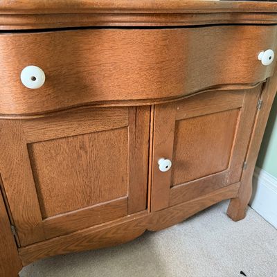 Antique Victorian Quartersawn Washstand With Serpentine Front Drawer
