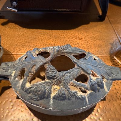 Cast iron humidifier 