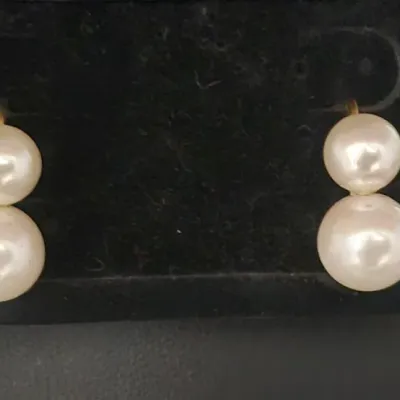Sale Photo Thumbnail #55: Freshwater Pearls knotted & Earrings to coord.
> necklace is knotted, .25 size pearly, and a great clasp shown
> earrings Napier ~ 2 different size pearly with screw post closure
> WGT. 38 gr.  ///// necklace size; 16" closed