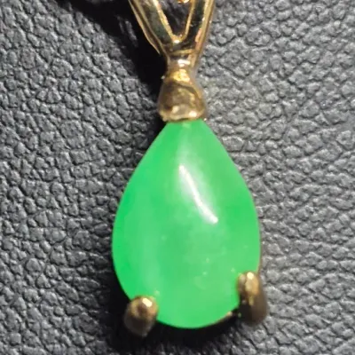 Sale Photo Thumbnail #58: Jade Pendant necklace & enameled Jade Earrings coord.
> Necklace is 18" long with a very long exenter?
> pendant is jade glass
> earrings are enameled post type .