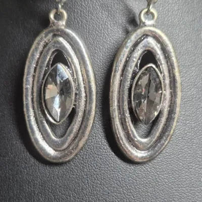 Sale Photo Thumbnail #62: Abalone Pearl Necklace & Pewter Earring w/ center crystal
> Abalone Pearls are in perfect shape, no loss, no damage or cracks.....lobster claw clasp
> handmade pewter Earrings are pierced......center crystals
Great unusual set