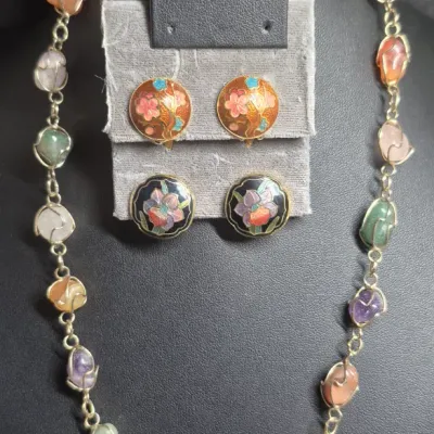 Sale Photo Thumbnail #64: Multi Gemstone, Amethyst, jade, agate, ~ gold gilt wire wrap Vintage Necklace & Cloisonne Earrings
> necklace is 14" long closed with lobster claw clasp
> 2 pair of Cloisonne earrings w/ clasp backs
All in very fine condition