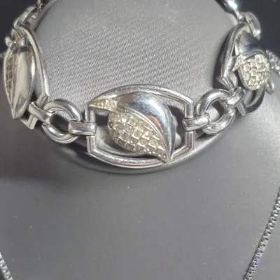 Sale Photo Thumbnail #25: Crescent Moon Pendant w/box chain Necklace & Bracelet coord.
> Pendant marked 925, box chain marked
> bracelet is 7.5" long, extra safety chain .....unbranded
> set coordinates