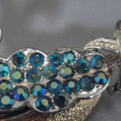 Sale Photo Thumbnail #15: Vintage Aurora Borealis Rhinestone BROOCH ~ unbranded CORO 
> great rhinestone sparkle
> excellent condition....no loss stones, major scratches
> pin perfect