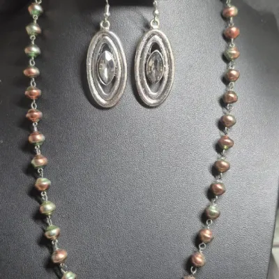 Sale Photo Thumbnail #61: Abalone Pearl Necklace & Pewter Earring w/ center crystal
> Abalone Pearls are in perfect shape, no loss, no damage or cracks.....lobster claw clasp
> handmade pewter Earrings are pierced......center crystals
Great unusual set