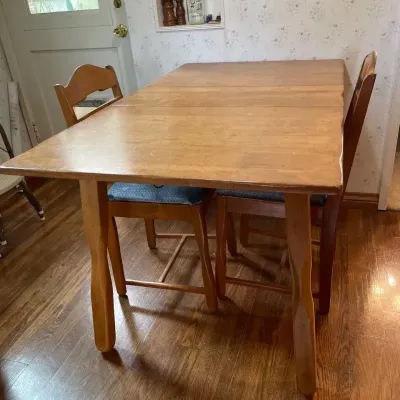 Light Oak Dinette Table And Chairs