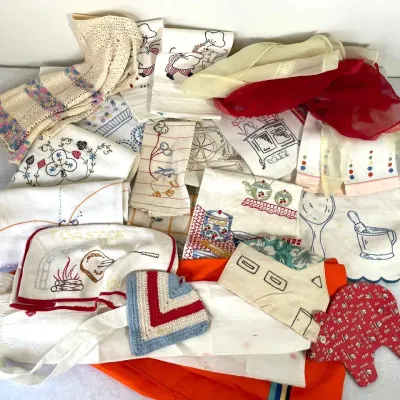 Vintage Embroidered Kitchen Linens, Pot Holders And Aprons 