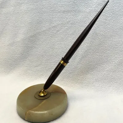 Vintage Sheaffer Imperial fountain pen with a 14K gold "Triumph" nib.