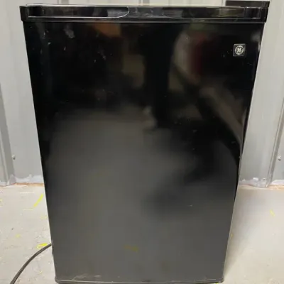 “General Electric” Black Mini Fridge