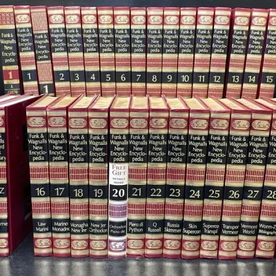 1993 “Funk and Wagnulls” Encyclopedias and Dictionaries 