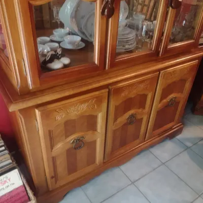 Mahogany China Hutch (No Contents)