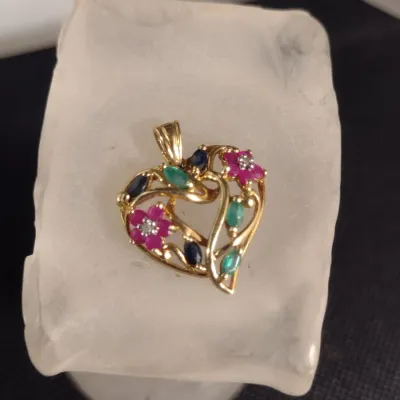 10 Karat Yellow Gold and Gemstone Pendant- Approx 2.2 Grams Total Weight (#15)