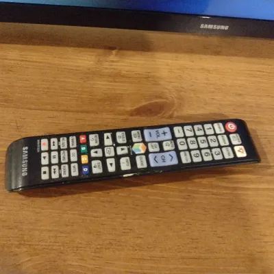 Samsung Smart TV with Remote- Approx 31" Diagonal