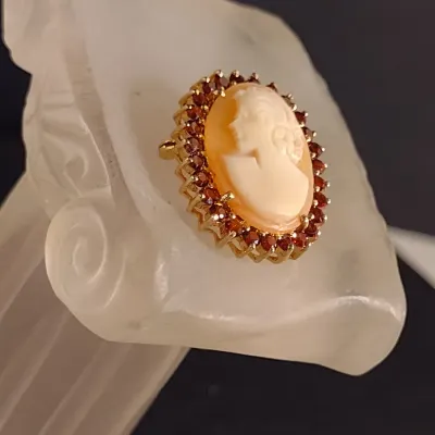 14 Karat Yellow Gold and Gemstone Cameo Pendant/Brooch- Approx 3.5 Grams Total Weight (#21)