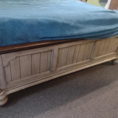Flexsteel Brand Queen Size Bed Frame Head and Foot Boards with Side Rails (Mattress Not Included)