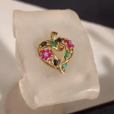 10 Karat Yellow Gold and Gemstone Pendant- Approx 2.2 Grams Total Weight (#15)