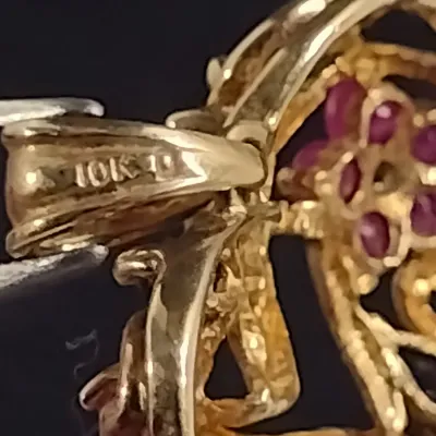 10 Karat Yellow Gold and Gemstone Pendant- Approx 2.2 Grams Total Weight (#15)