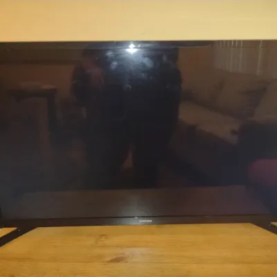 Samsung Smart TV with Remote- Approx 31" Diagonal