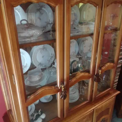 Mahogany China Hutch (No Contents)