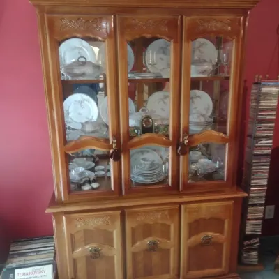 Mahogany China Hutch (No Contents)