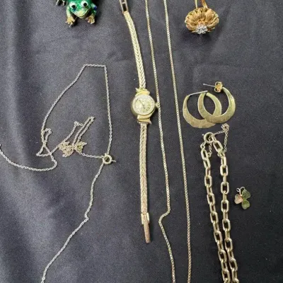 Fine 18K Solid Gold Fine Jewelry Lot feat. Vintage Omega Gold Wristwatch (Approx. .07 kg)
