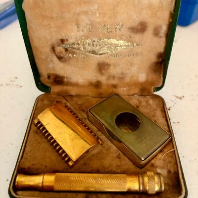 Sale Photo Thumbnail #387: Antique razor in original case by Gillette