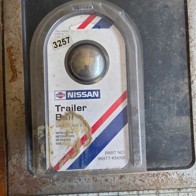 Sale Photo Thumbnail #471: 2” Nissan trailer ball hitch