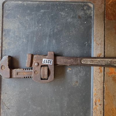 Sale Photo Thumbnail #487: Pipe wrench