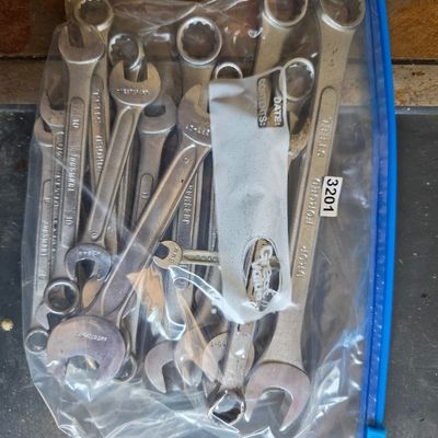 Sale Photo Thumbnail #506: Bag of combination wrenches