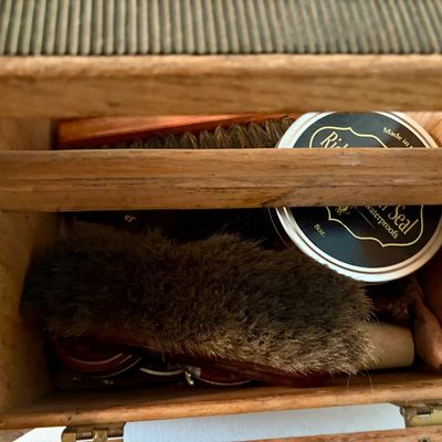 Sale Photo Thumbnail #309: Wooden carrying case by KIWI containing many tools, brushes and oils. Great condition!