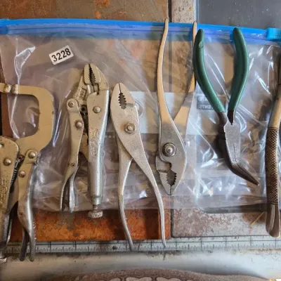 Sale Photo Thumbnail #255: Collection of misc pliers