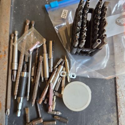 Sale Photo Thumbnail #486: Lot of screwdriver bits