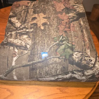 Sale Photo Thumbnail #119: Real Tree Camo Pattern. 
In good condition with no tears, rips, or stains
