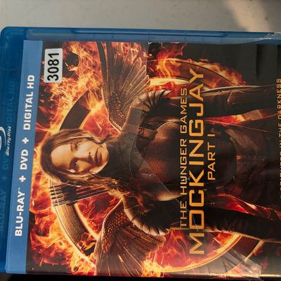 Sale Photo Thumbnail #347: Lot of 4 Blu-ray, DVD The Hunger Games movies.