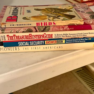 Sale Photo Thumbnail #440: Lot of 5 informational books.