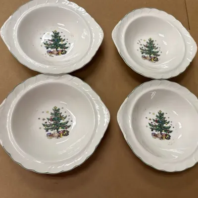 Set Of 4 Nikko Happy Holidays Christmas Tree Bowls 