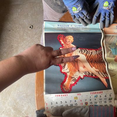 Sale Photo Thumbnail #494: Old calendar  