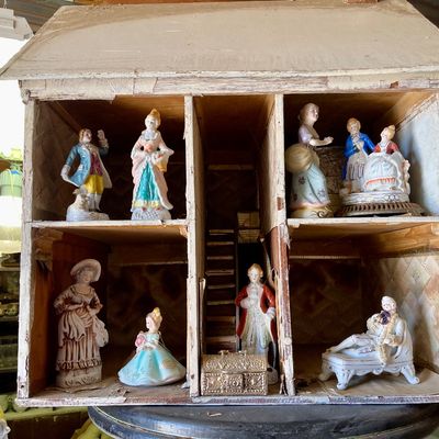 Sale Photo Thumbnail #518: Doll house