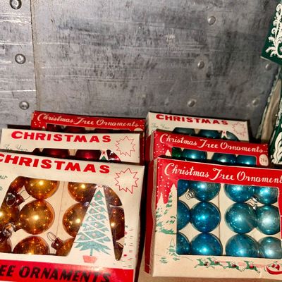 Sale Photo Thumbnail #664: Vintage holiday 