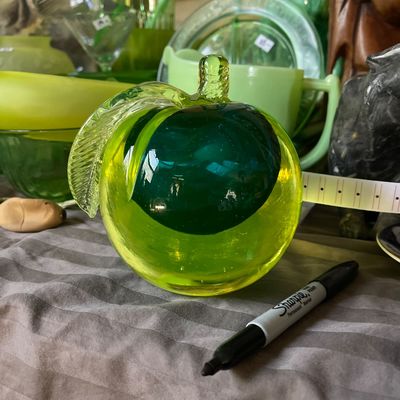 Sale Photo Thumbnail #670: Beautiful Apple uranium 