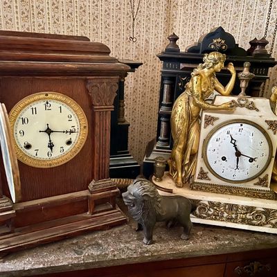 Sale Photo Thumbnail #555: Clocks