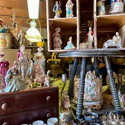 Sale Photo Thumbnail #517: Statues