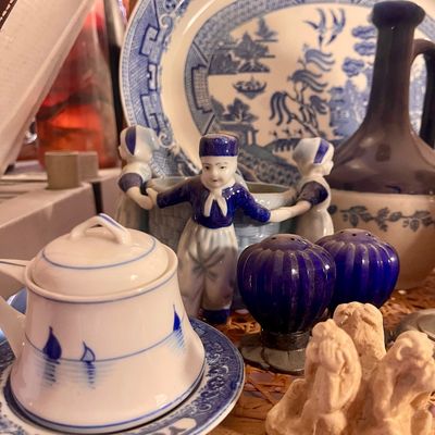 Sale Photo Thumbnail #396: Collectibles 